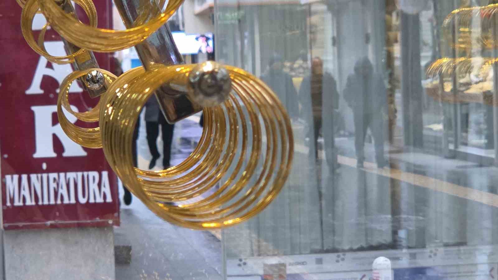 Özman: "Altın uzun vadeli bir yatırım"
