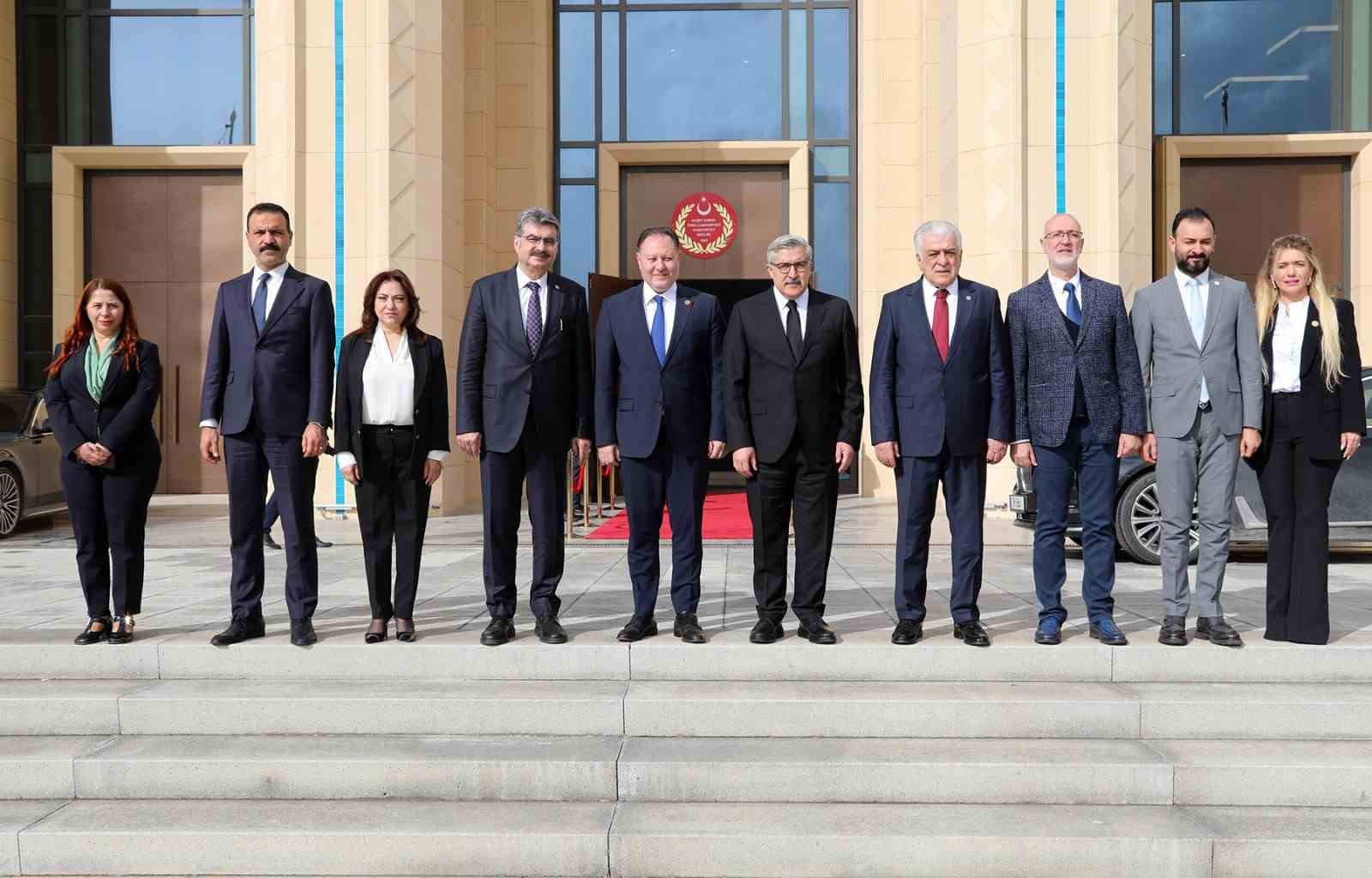 Öztürkler: "Anavatanla kopmaz bağlarımız her türlü tehlikeye karşı güç vermeye devam edecek"
Öztürkler: "Anavatanla kopmaz bağlarımız her türlü tehlikeye karşı güç vermeye devam edecek"