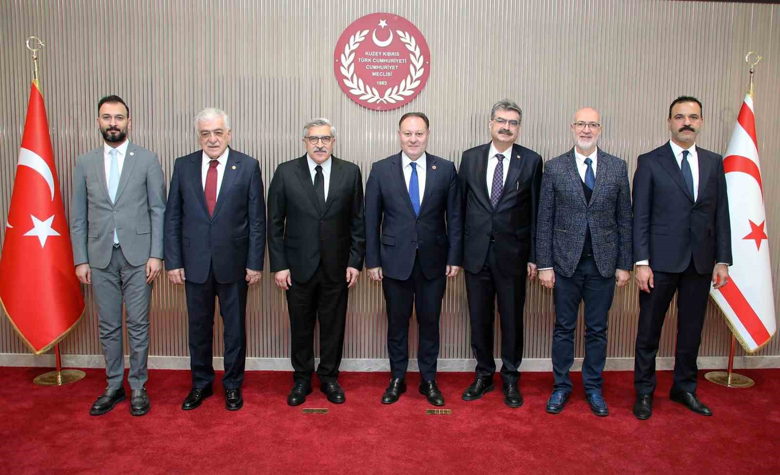 Öztürkler: "Anavatanla kopmaz bağlarımız her türlü tehlikeye karşı güç vermeye devam edecek"
Öztürkler: "Anavatanla kopmaz bağlarımız her türlü tehlikeye karşı güç vermeye devam edecek"