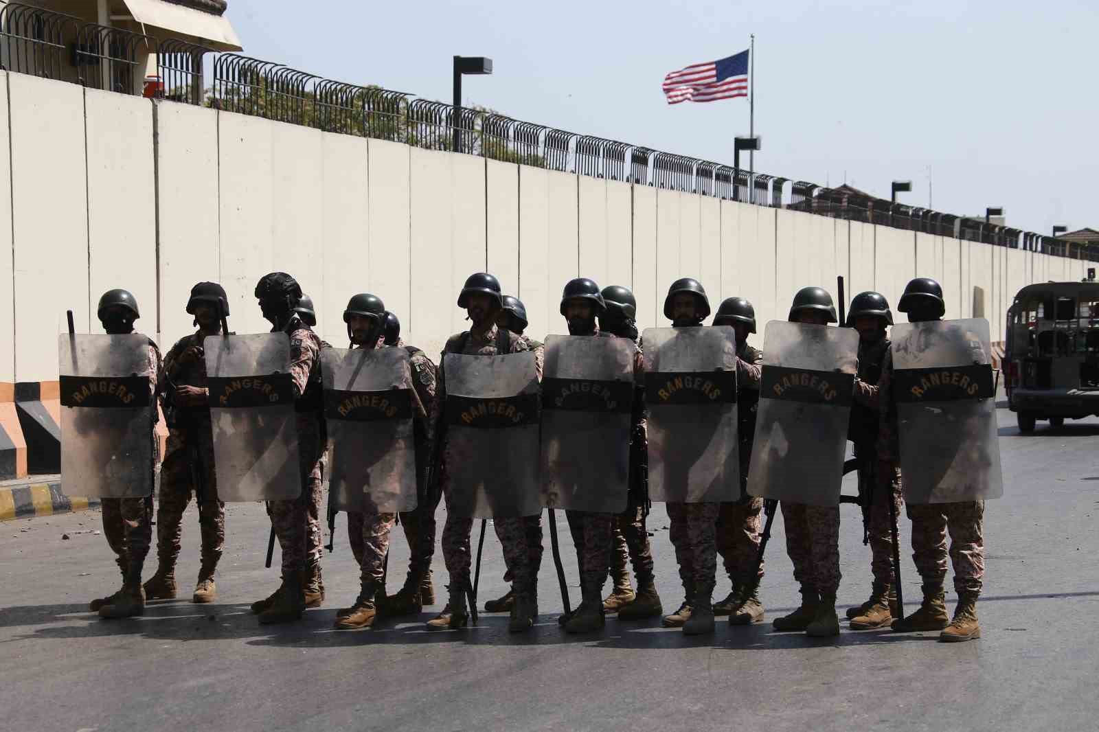 Pakistan’da ABD Büyükelçiliği önünde protesto: 8 ölü
