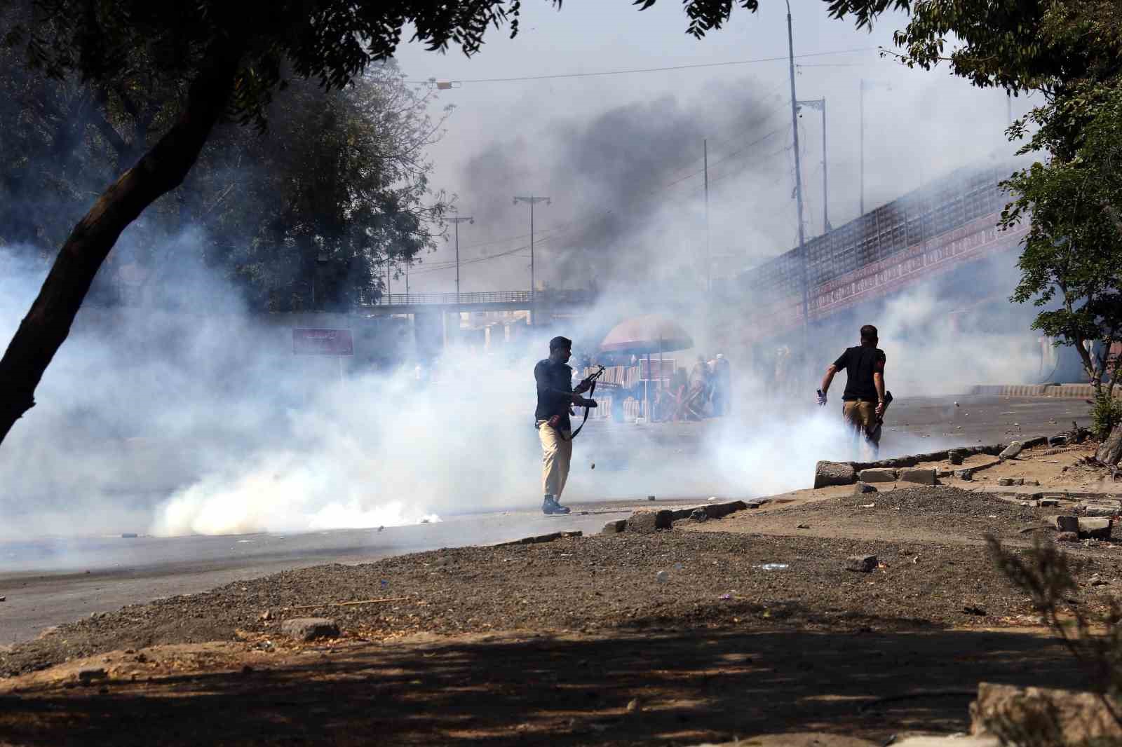 Pakistan’da ABD Büyükelçiliği önünde protesto: 8 ölü
