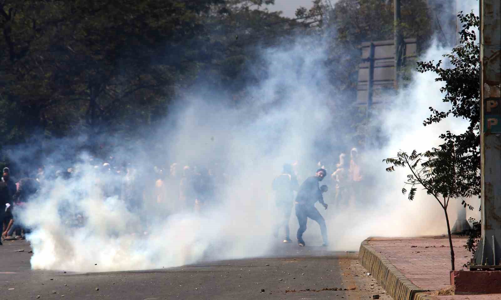 Pakistan’da ABD Büyükelçiliği önünde protesto: 8 ölü
