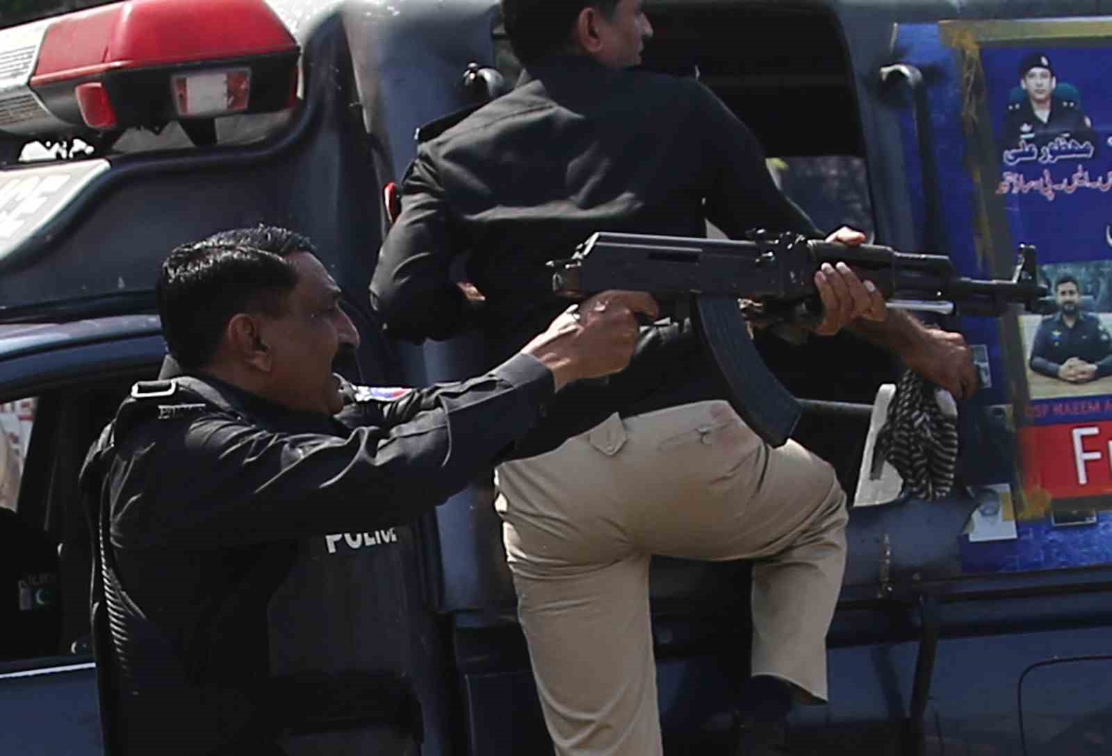 Pakistan’da ABD Büyükelçiliği önünde protesto: 8 ölü
