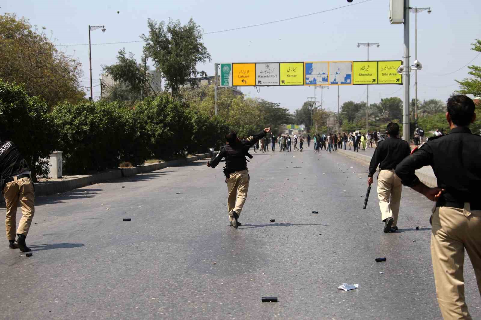 Pakistan’da ABD Büyükelçiliği önünde protesto: 8 ölü
