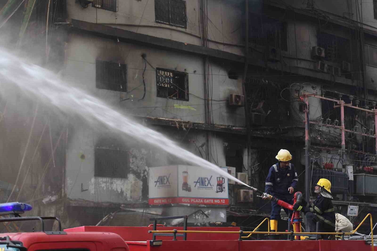 Pakistan’daki AVM yangınında can kaybı 14’e yükseldi, 70’ten fazla kişi kayıp
