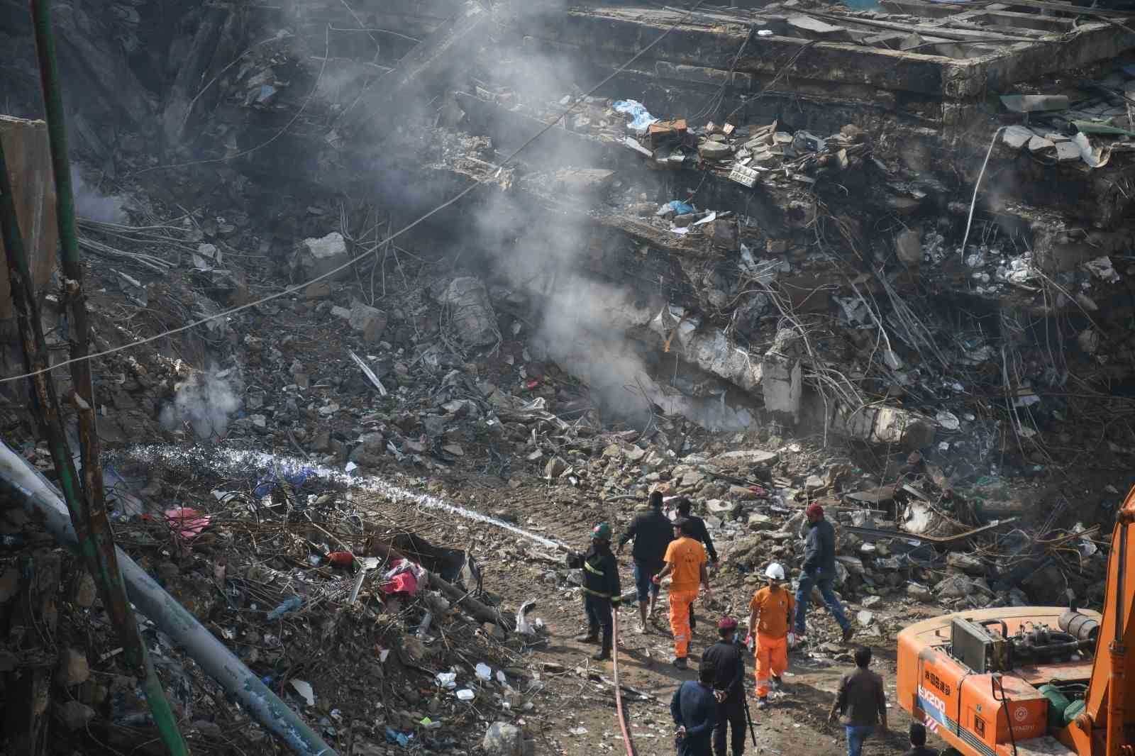 Pakistan’daki AVM yangınında can kaybı 60’a yükseldi
