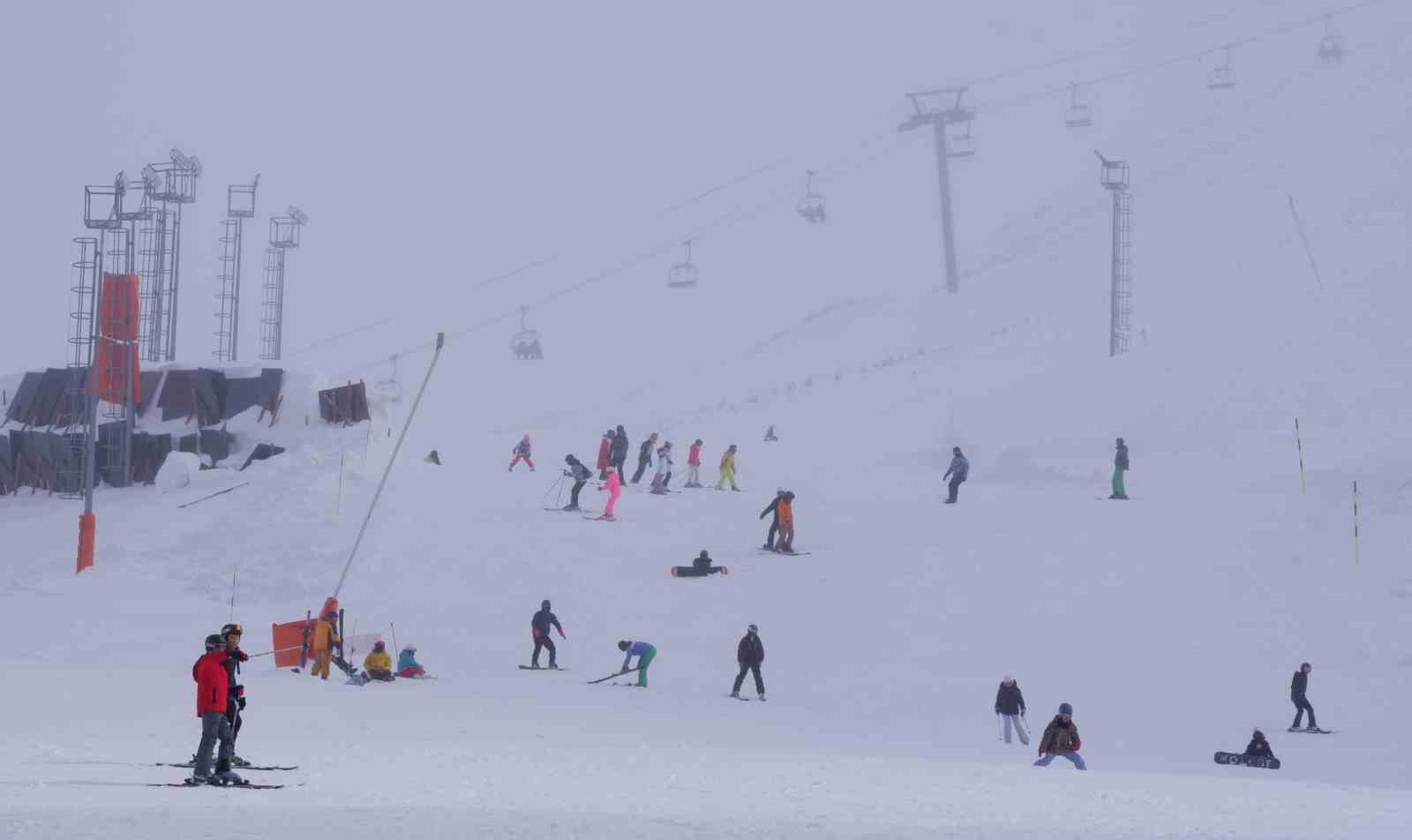 Palandöken bayramda cıvıl cıvıl
