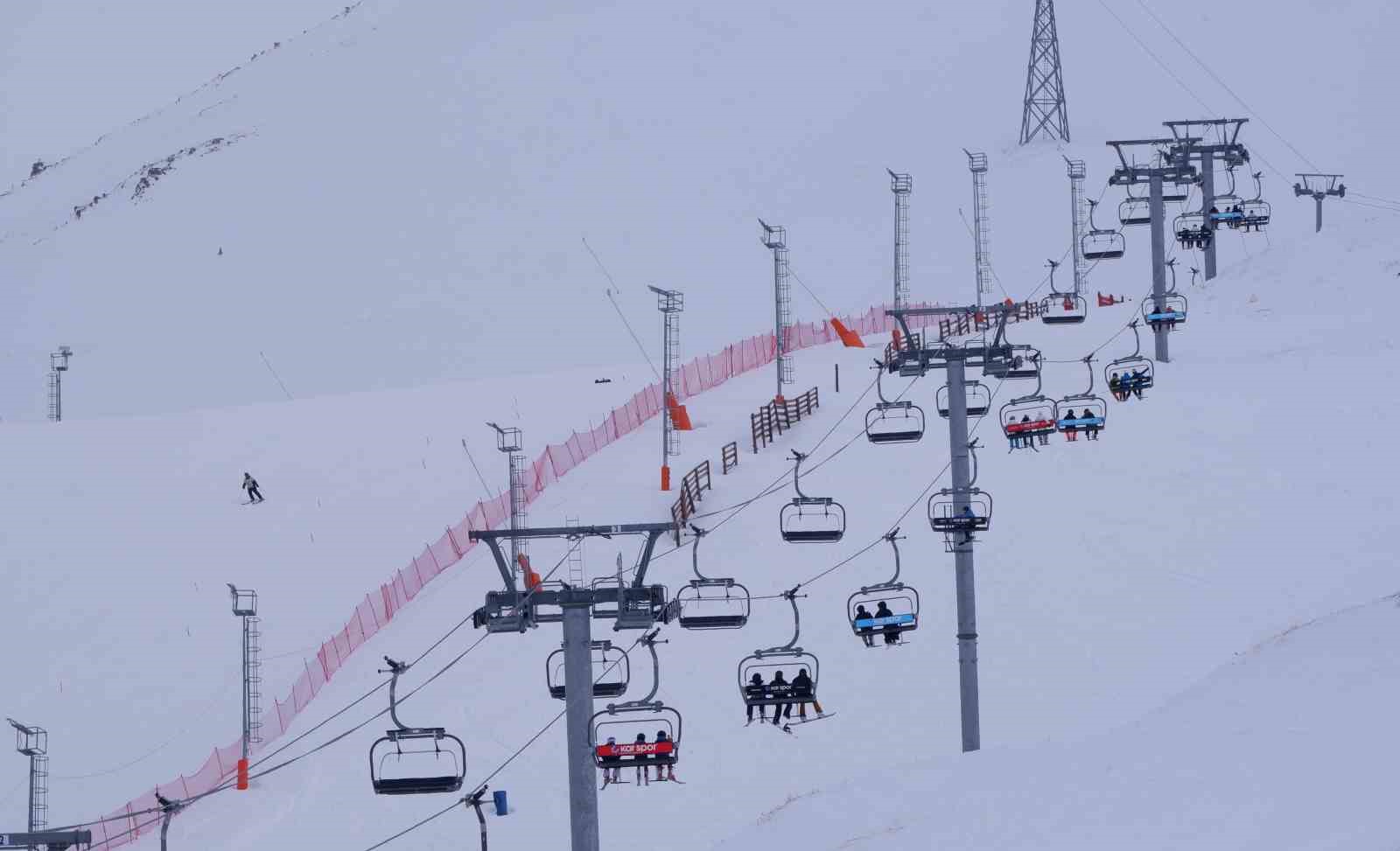 Palandöken bayramda cıvıl cıvıl
