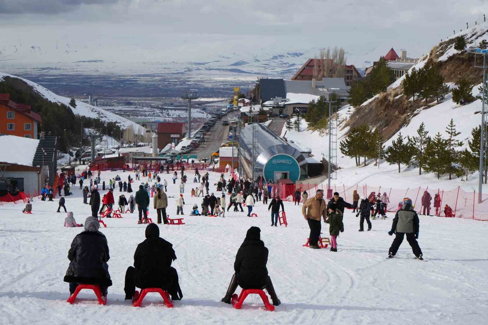Palandöken bayramda cıvıl cıvıl
