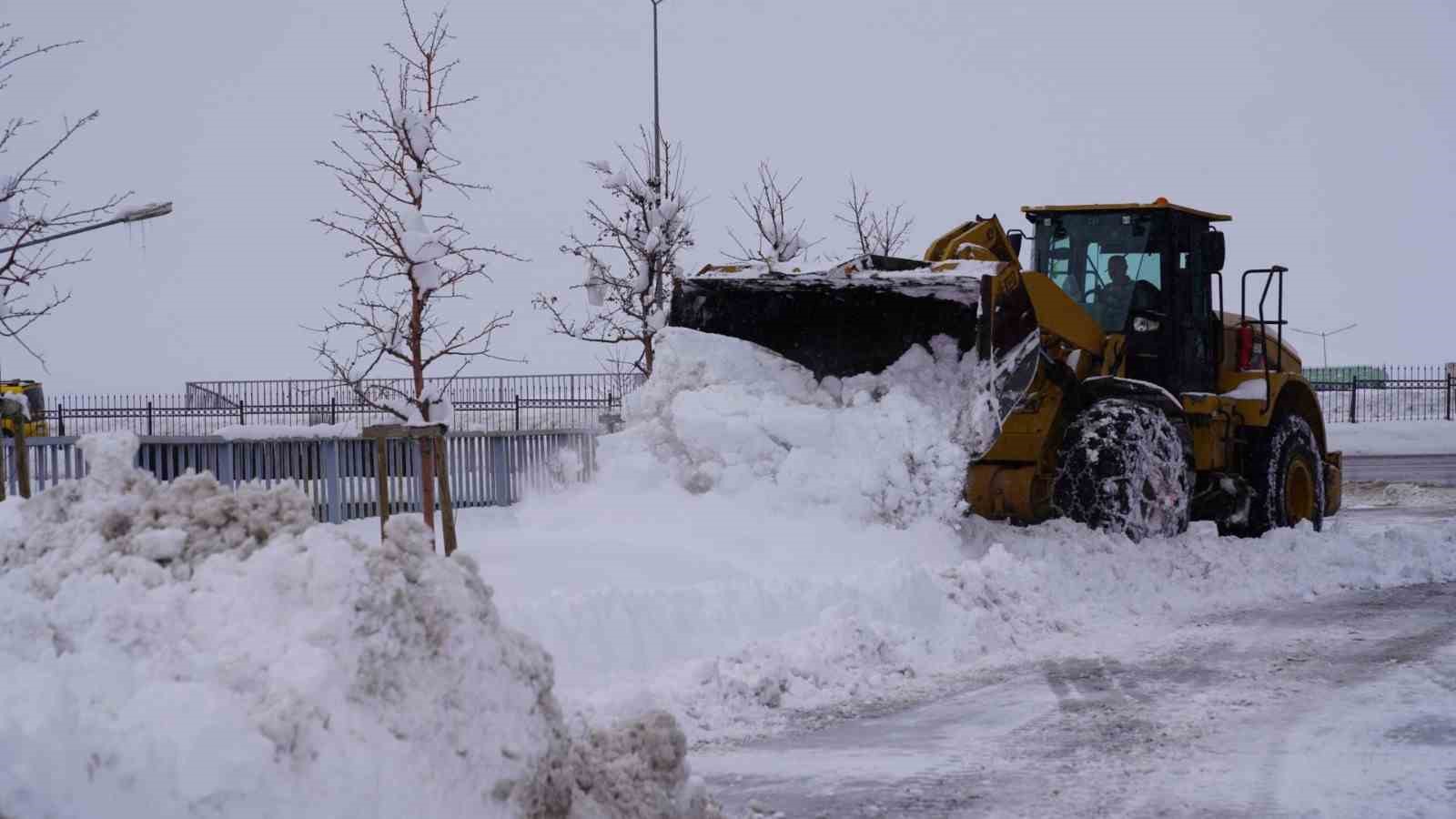 Palandöken Belediyesi karla mücadelede sahada

