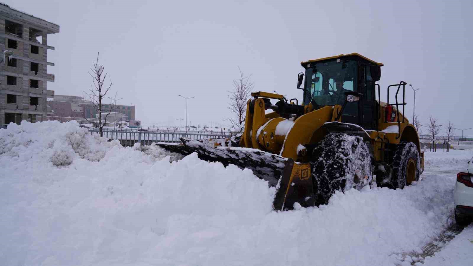 Palandöken Belediyesi karla mücadelede sahada
