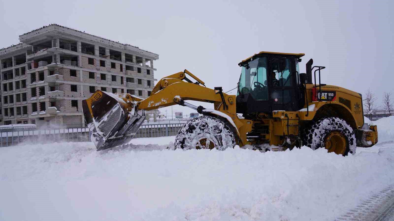Palandöken Belediyesi karla mücadelede sahada
