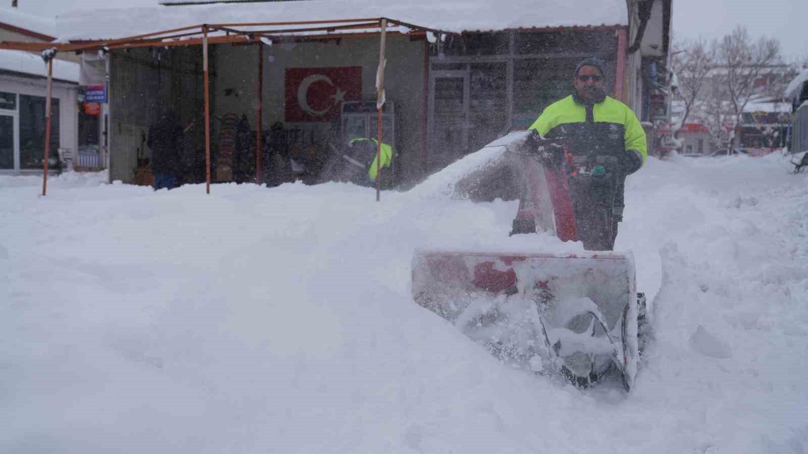 Palandöken Belediyesi karla mücadelede sahada
