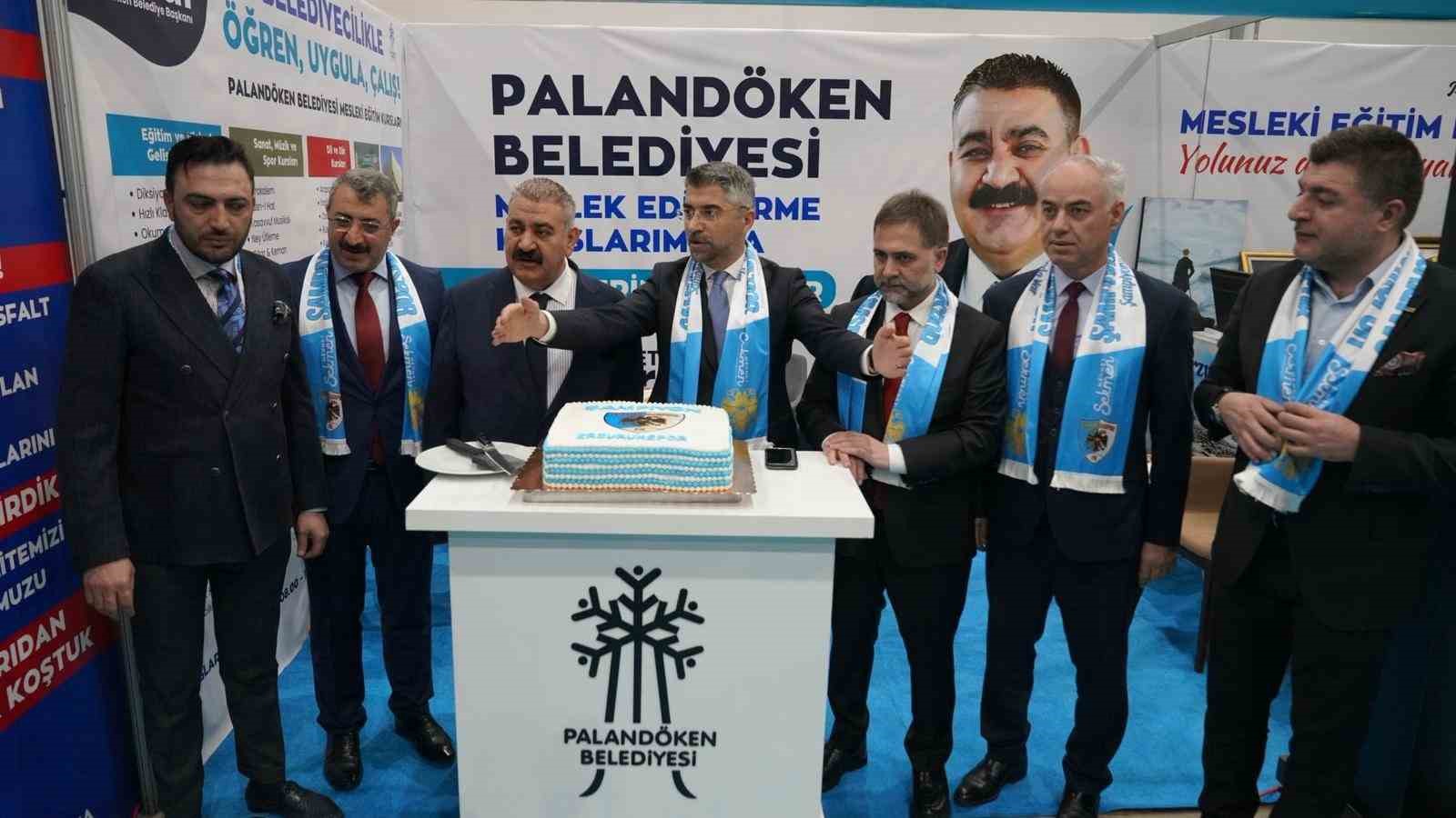 Palandöken Belediyesi’nden kariyer fuarında şampiyonluk coşkusu
