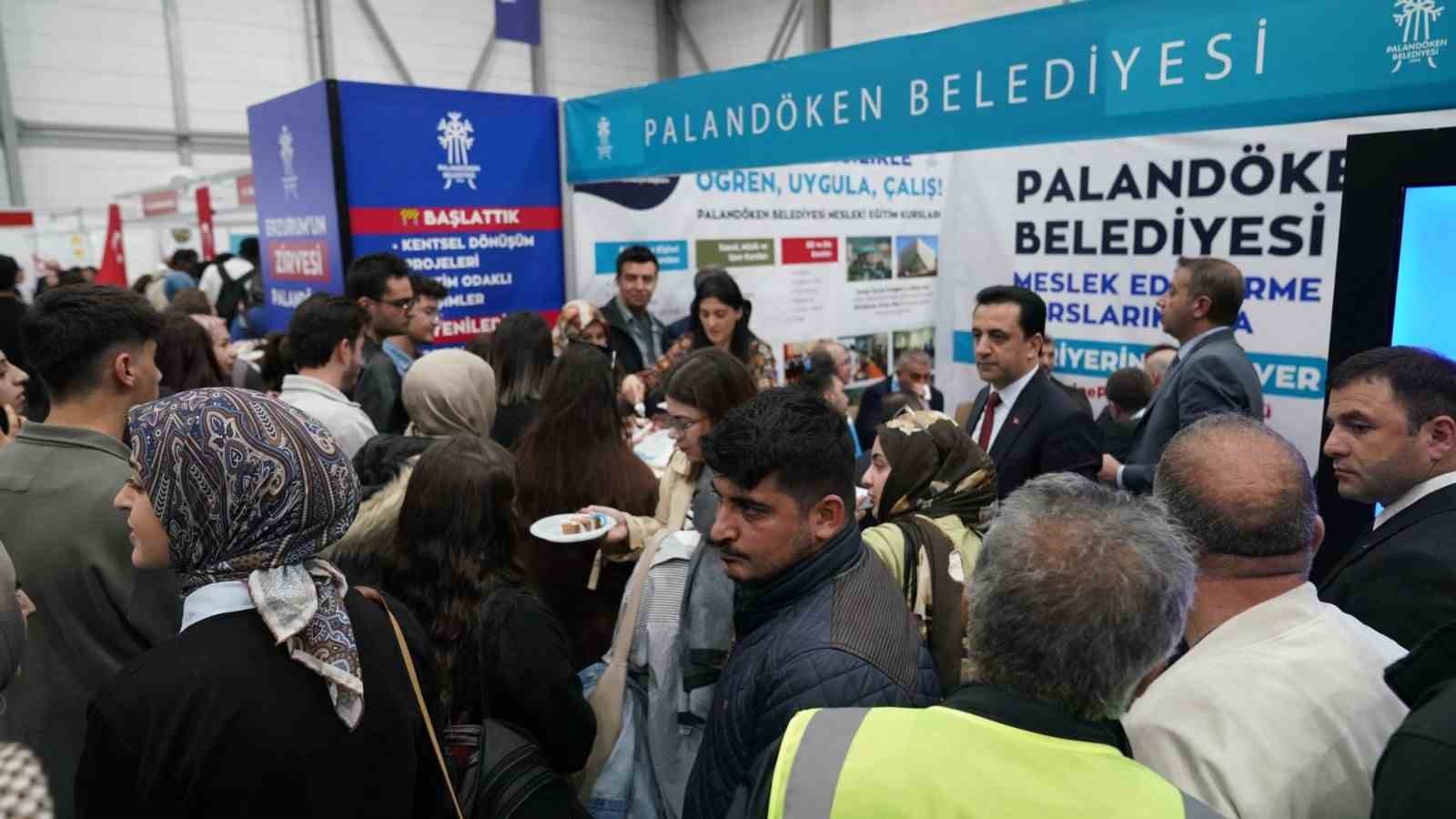 Palandöken Belediyesi’nden kariyer fuarında şampiyonluk coşkusu
