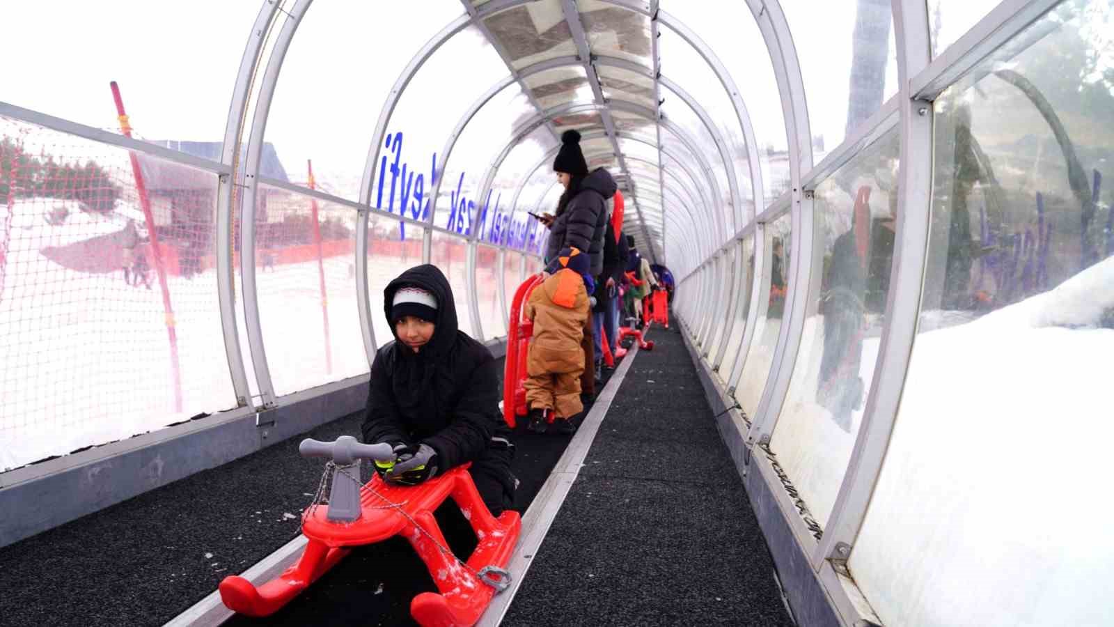 Palandöken Belediyesi’nden renk katan kızak keyfi
