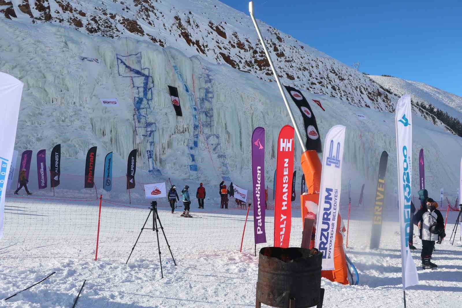 Palandöken Kayak Merkezi’nde Türkiye Buz Tırmanışı Şampiyonası gerçekleştirildi
