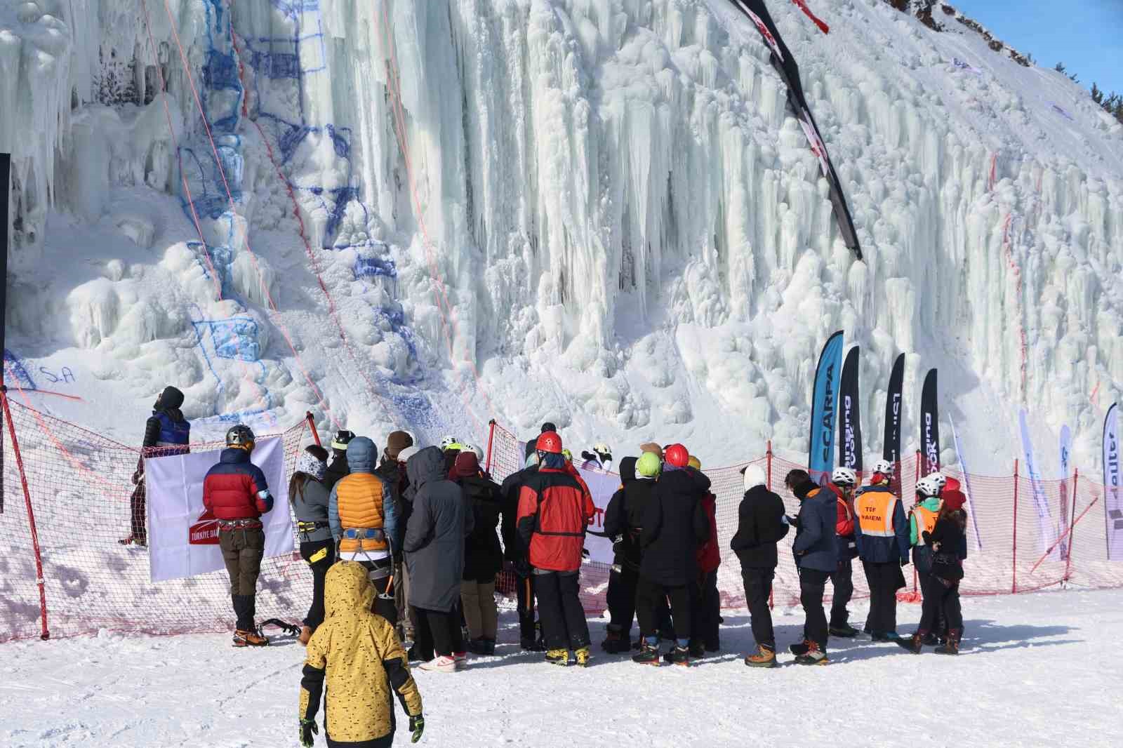 Palandöken Kayak Merkezi’nde Türkiye Buz Tırmanışı Şampiyonası gerçekleştirildi
