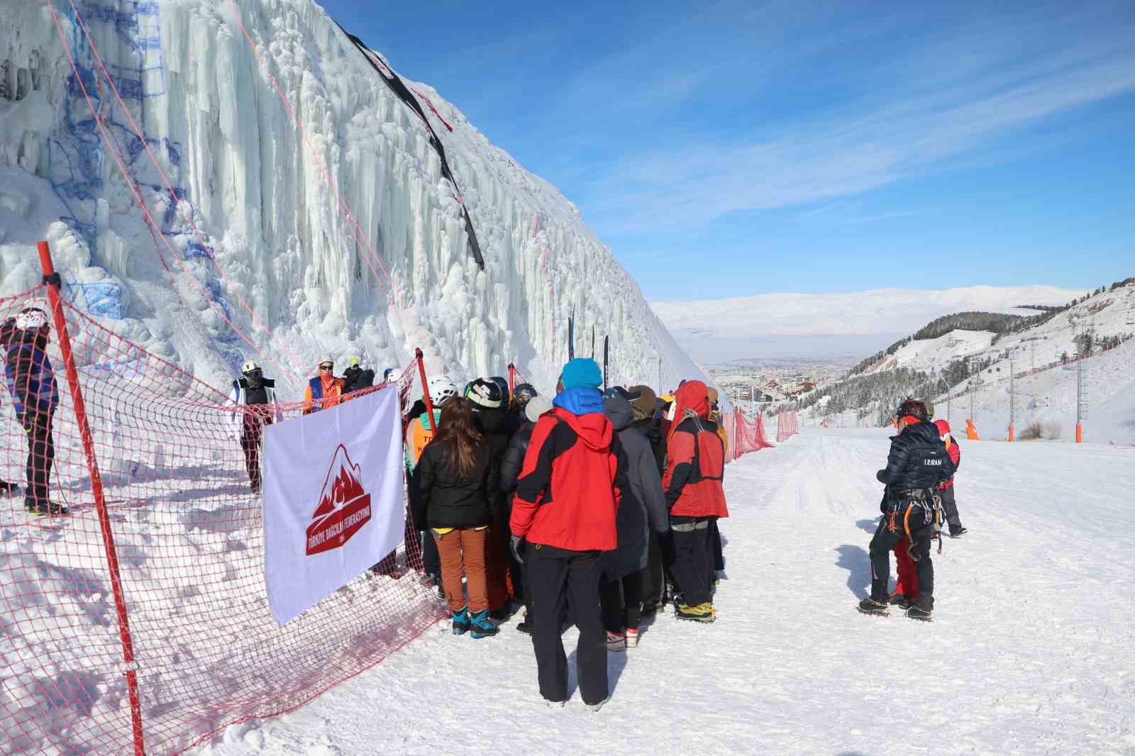 Palandöken Kayak Merkezi’nde Türkiye Buz Tırmanışı Şampiyonası gerçekleştirildi
