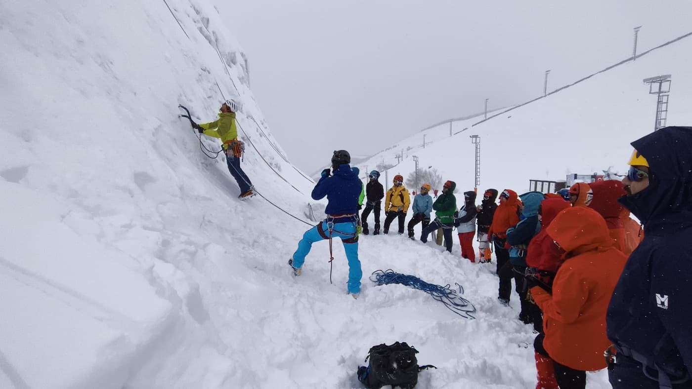 Palandöken’de buz tırmanışı eğitimi başarıyla gerçekleşti
