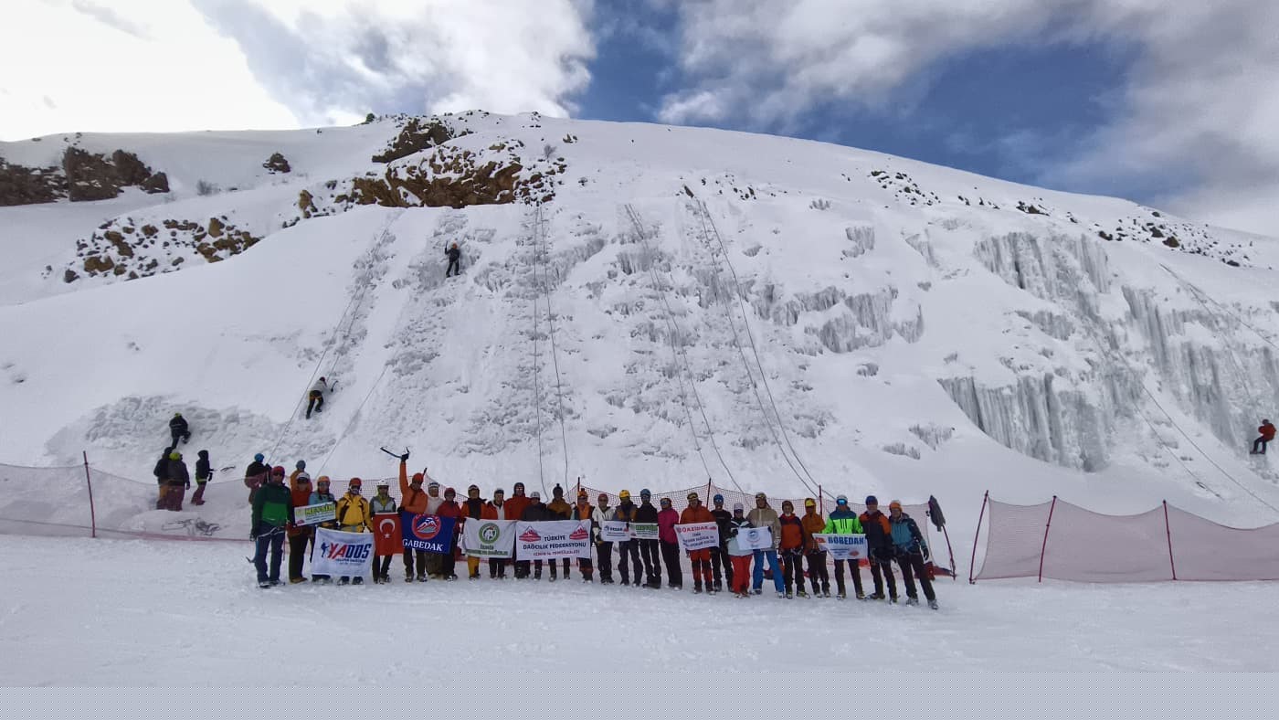 Palandöken’de buz tırmanışı eğitimi başarıyla gerçekleşti
