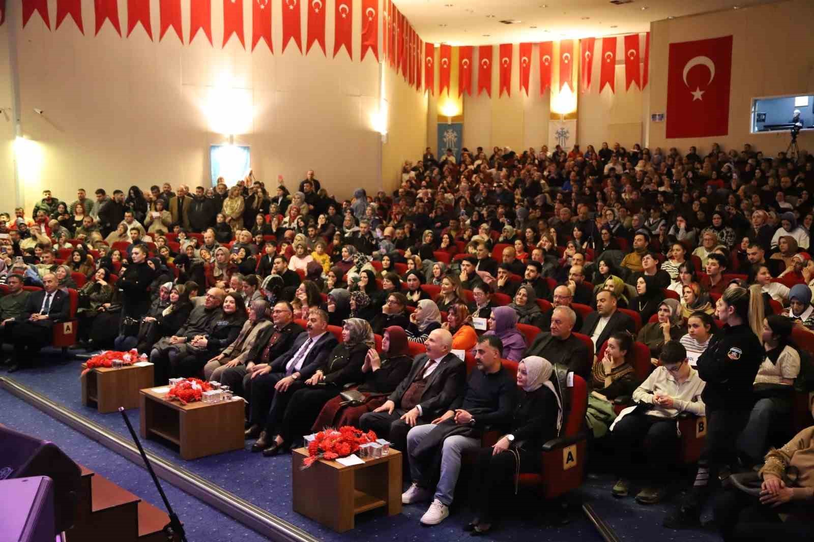 Palandöken’de "Kaset şarkıları" konseri yoğun ilgi gördü
