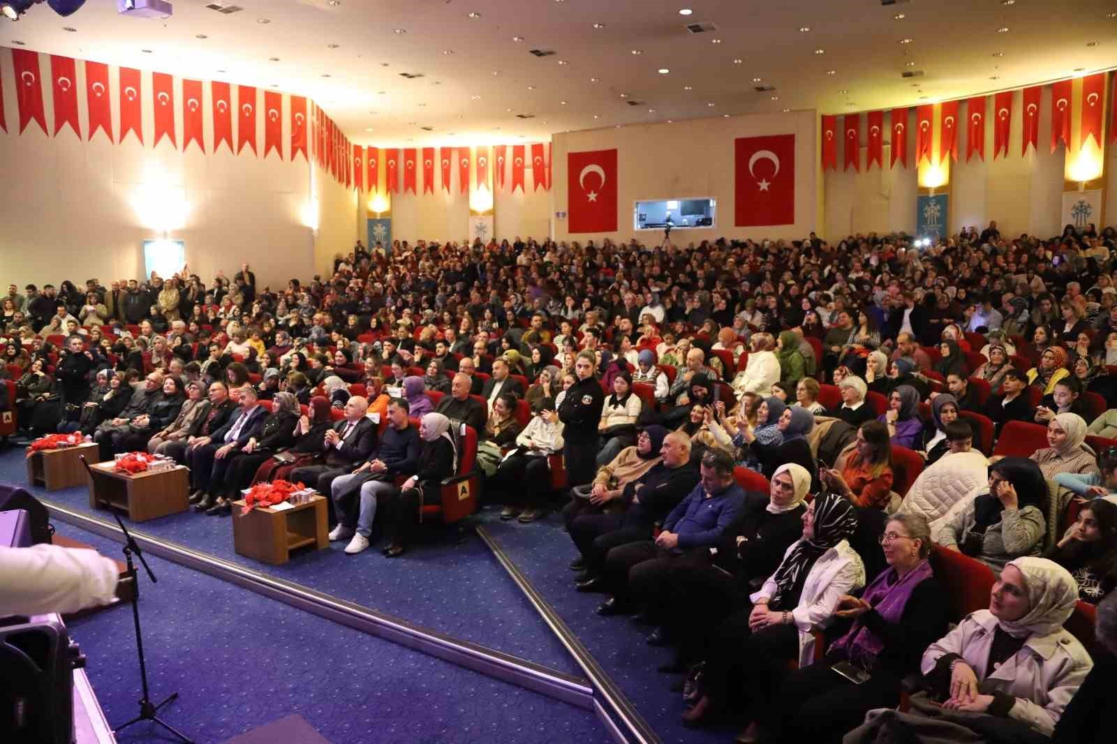 Palandöken’de "Kaset şarkıları" konseri yoğun ilgi gördü
