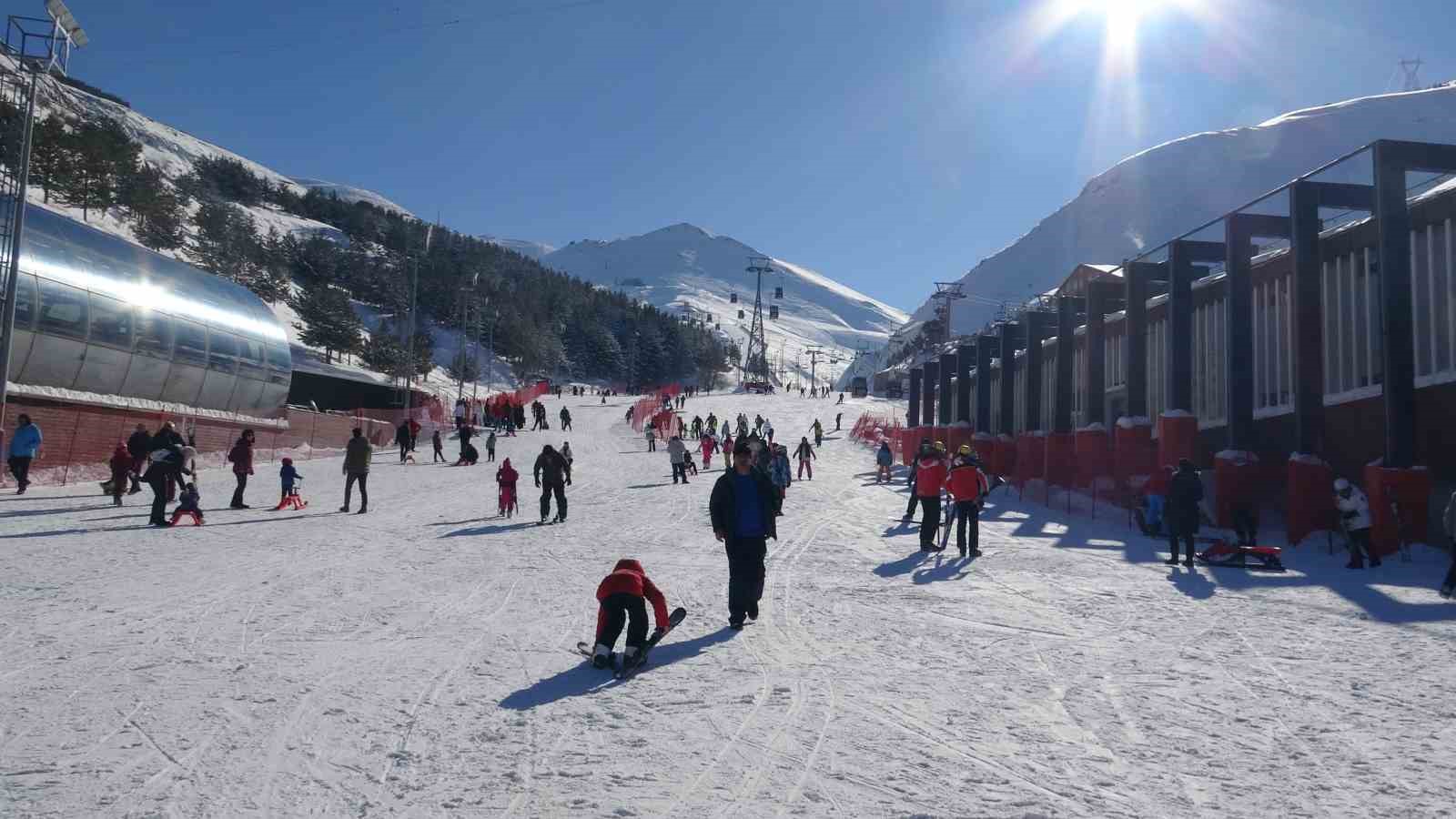 Palandöken’de kayak coşkusu
