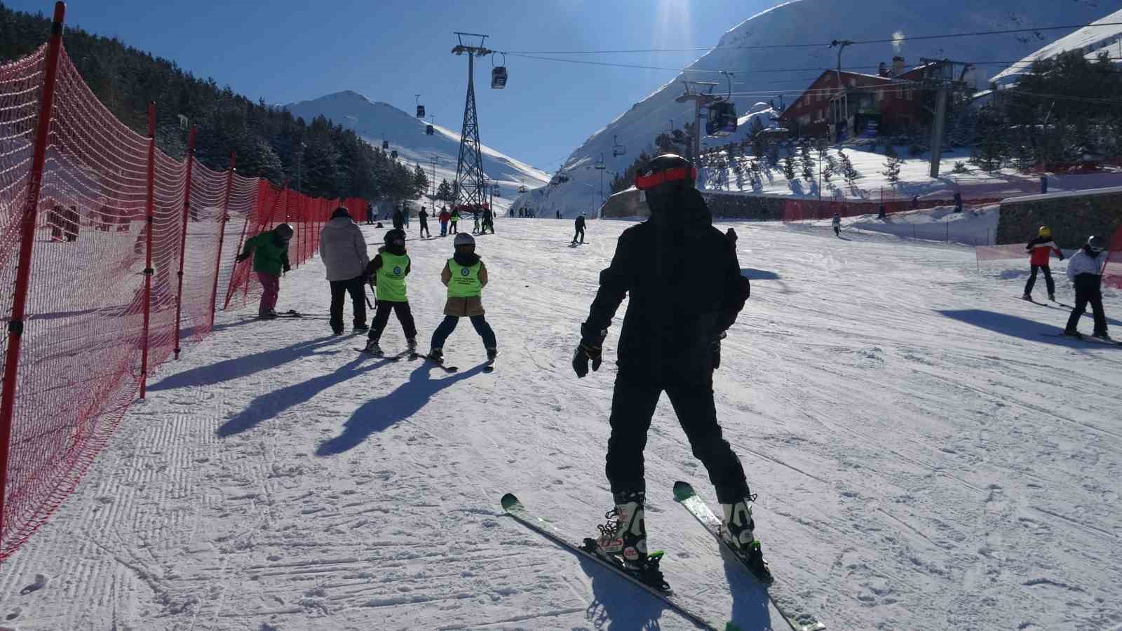 Palandöken’de kayak coşkusu
