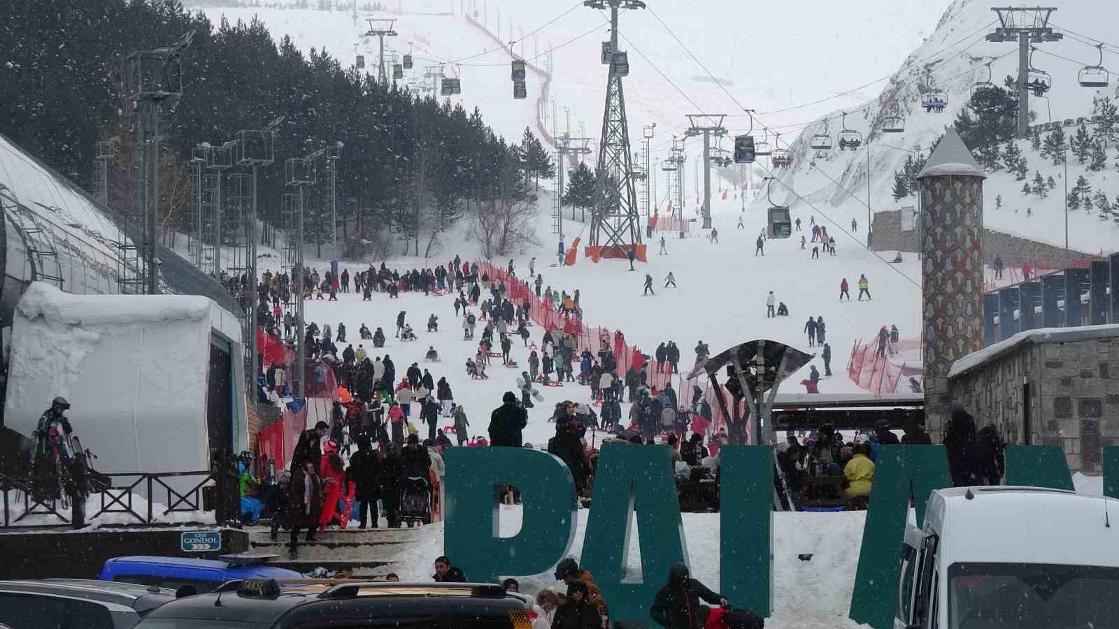 Palandöken’de kayak coşkusu
