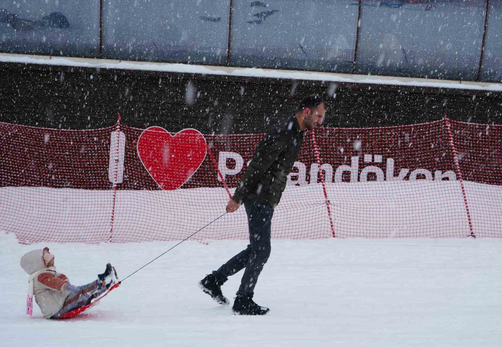 Palandöken’de kayak sezonu 30 Nisan’a kadar uzatıldı
