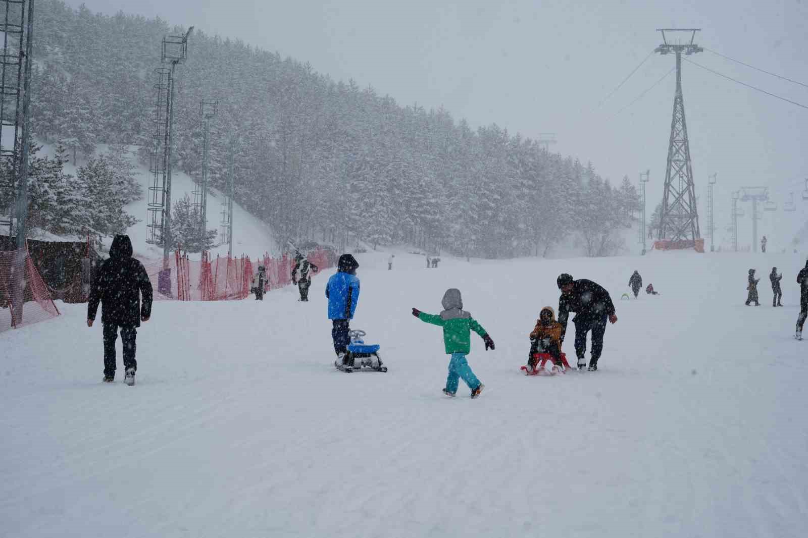 Palandöken’de kayak sezonu 30 Nisan’a kadar uzatıldı
