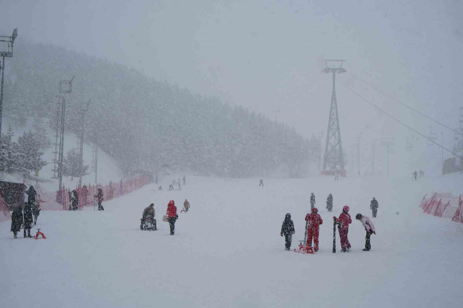Palandöken’de kayak sezonu 30 Nisan’a kadar uzatıldı
