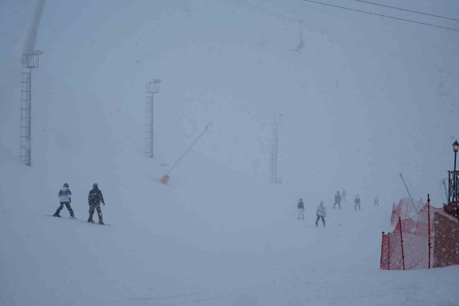 Palandöken’de kayak sezonu 30 Nisan’a kadar uzatıldı
