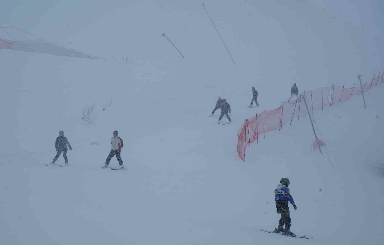 Palandöken’de kayak sezonu 30 Nisan’a kadar uzatıldı
