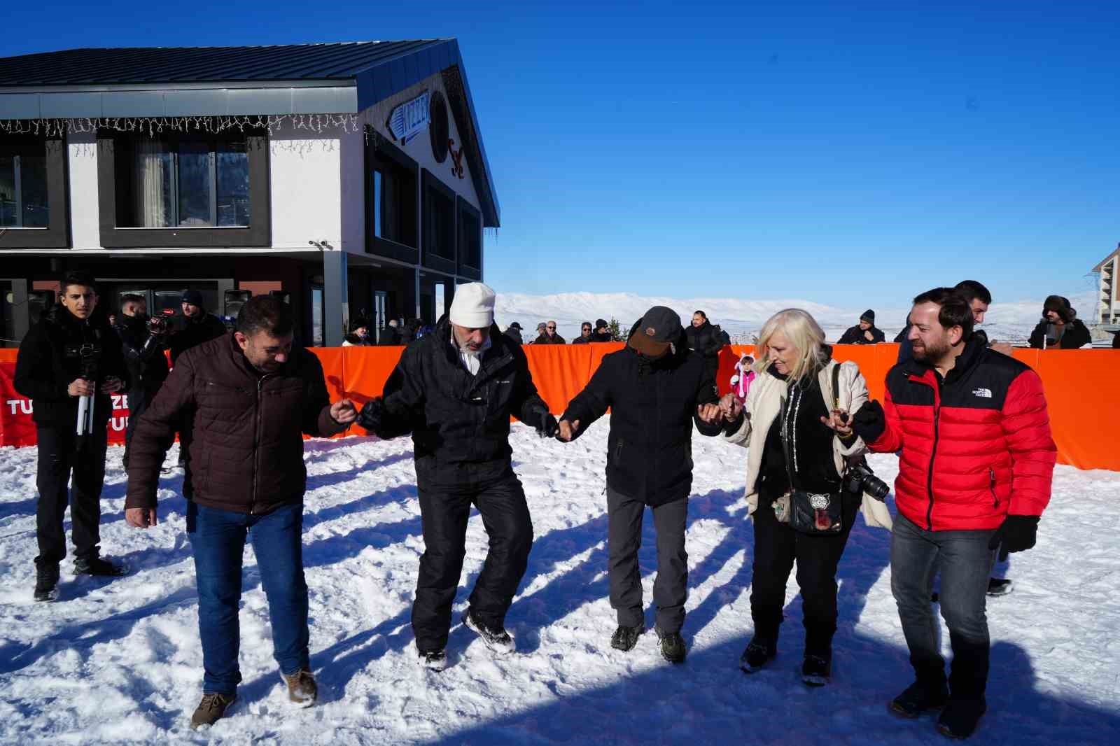 Palandöken’i bu kez gazeteciler şenlendirdi
