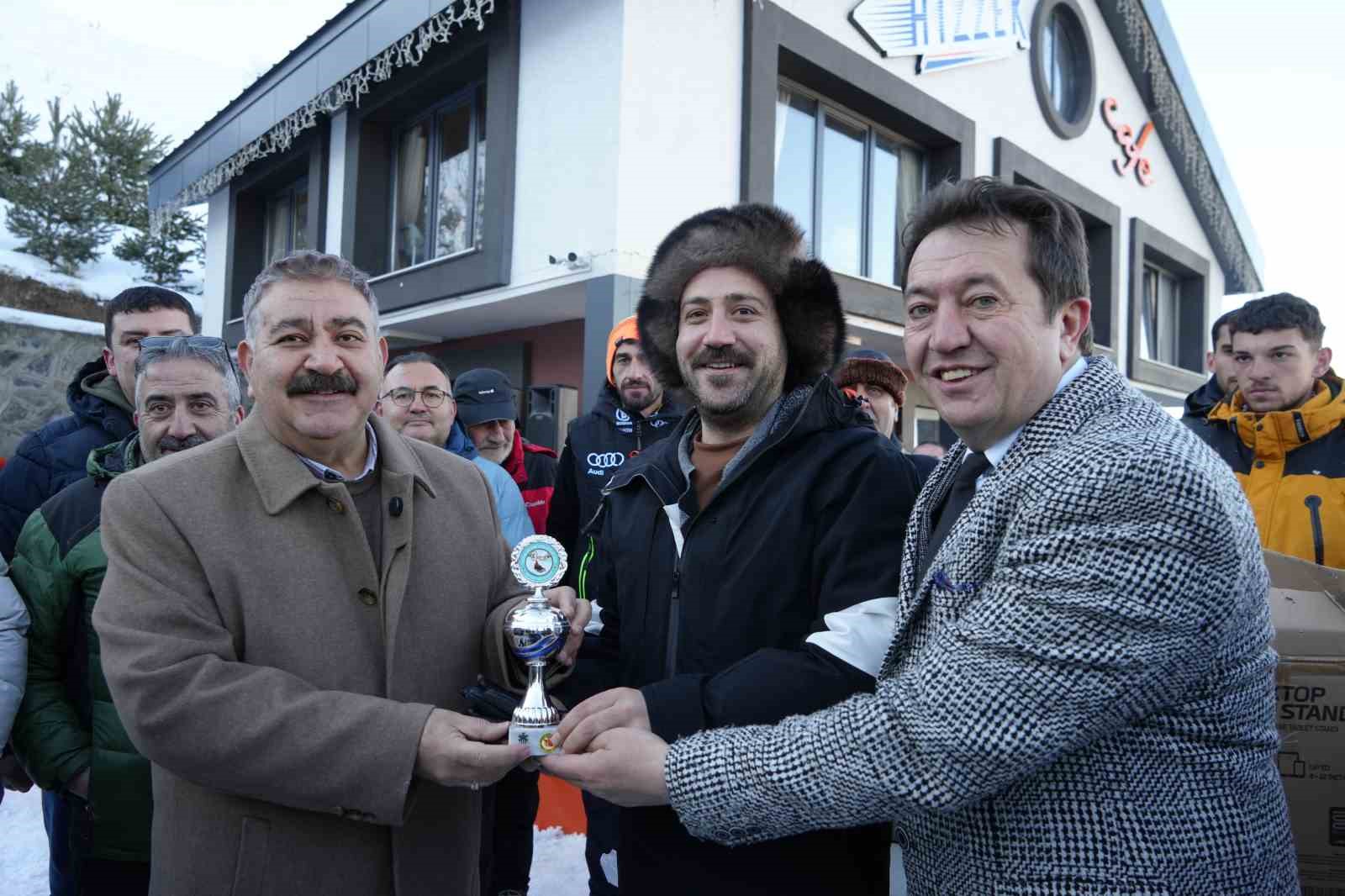 Palandöken’i bu kez gazeteciler şenlendirdi
