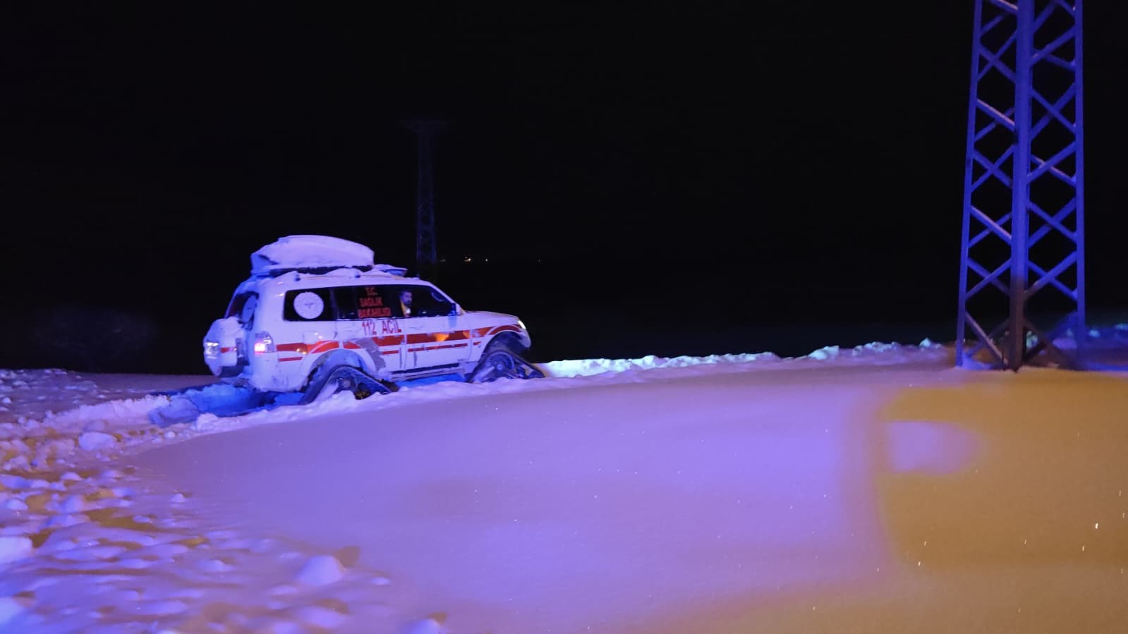 Paletli Ambulans nefes darlığı çeken öğretmen için dağları aştı
