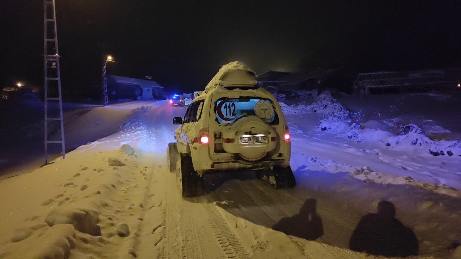 Paletli Ambulans nefes darlığı çeken öğretmen için dağları aştı
