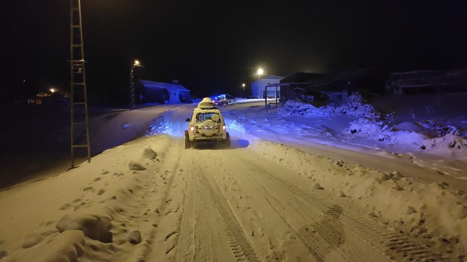 Paletli Ambulans nefes darlığı çeken öğretmen için dağları aştı
