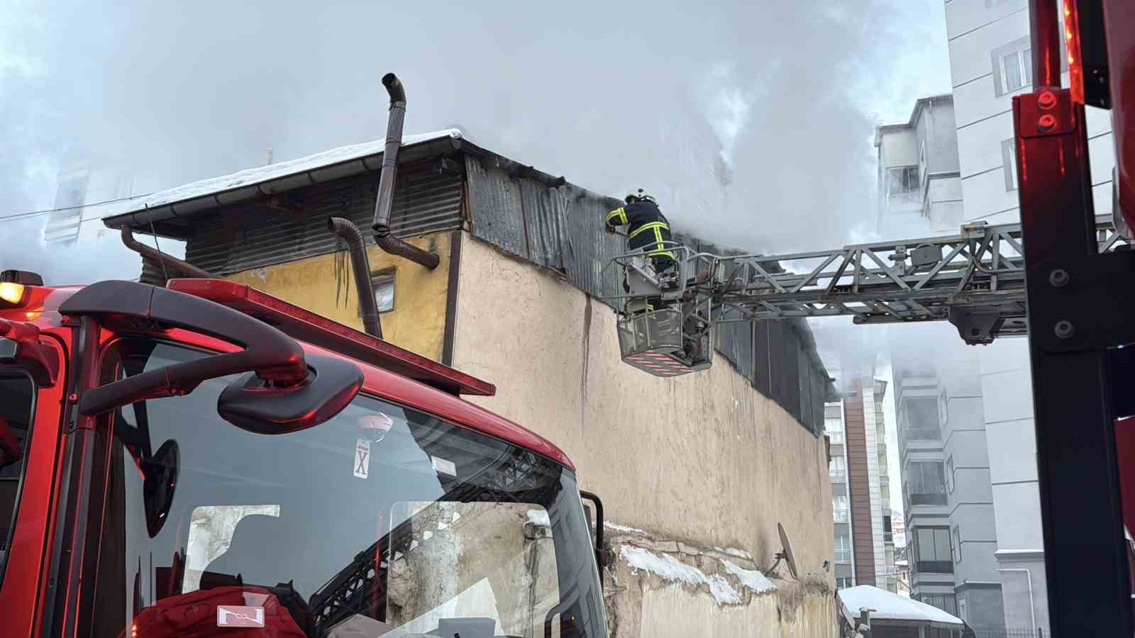 Paniğe neden olan yangın büyümeden söndürüldü
