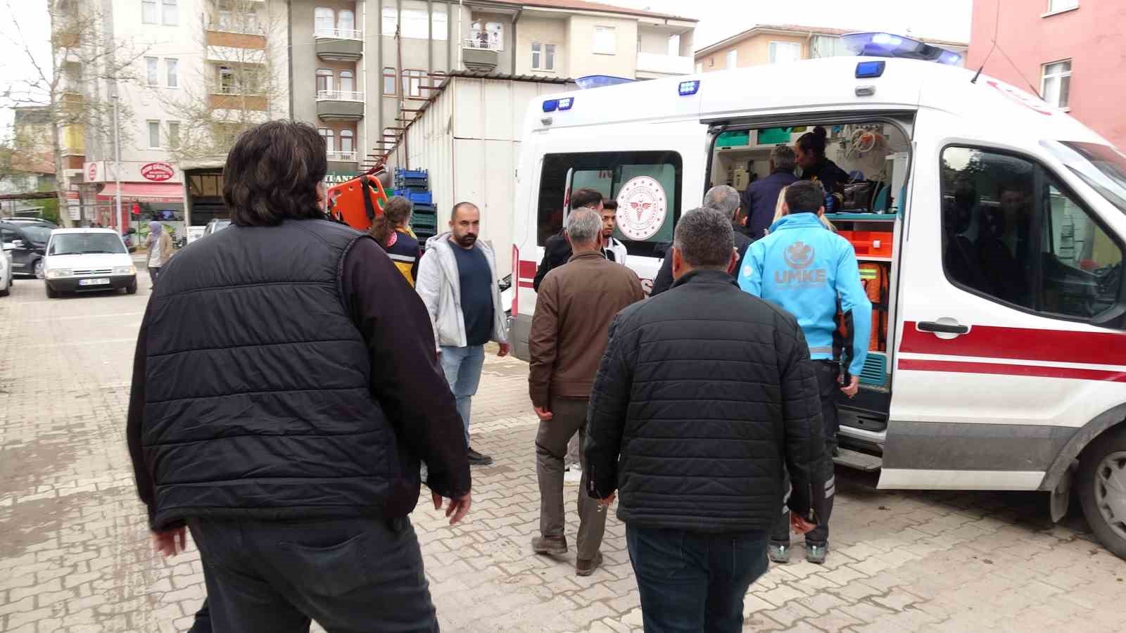 Parasını alamayınca eylem için inşaata çıkan işçiyi polis ikna etti
