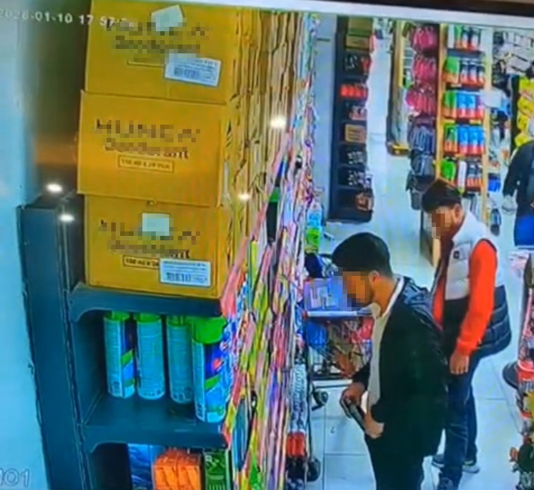 Parfümleri önce kokladılar sonra çaldılar
