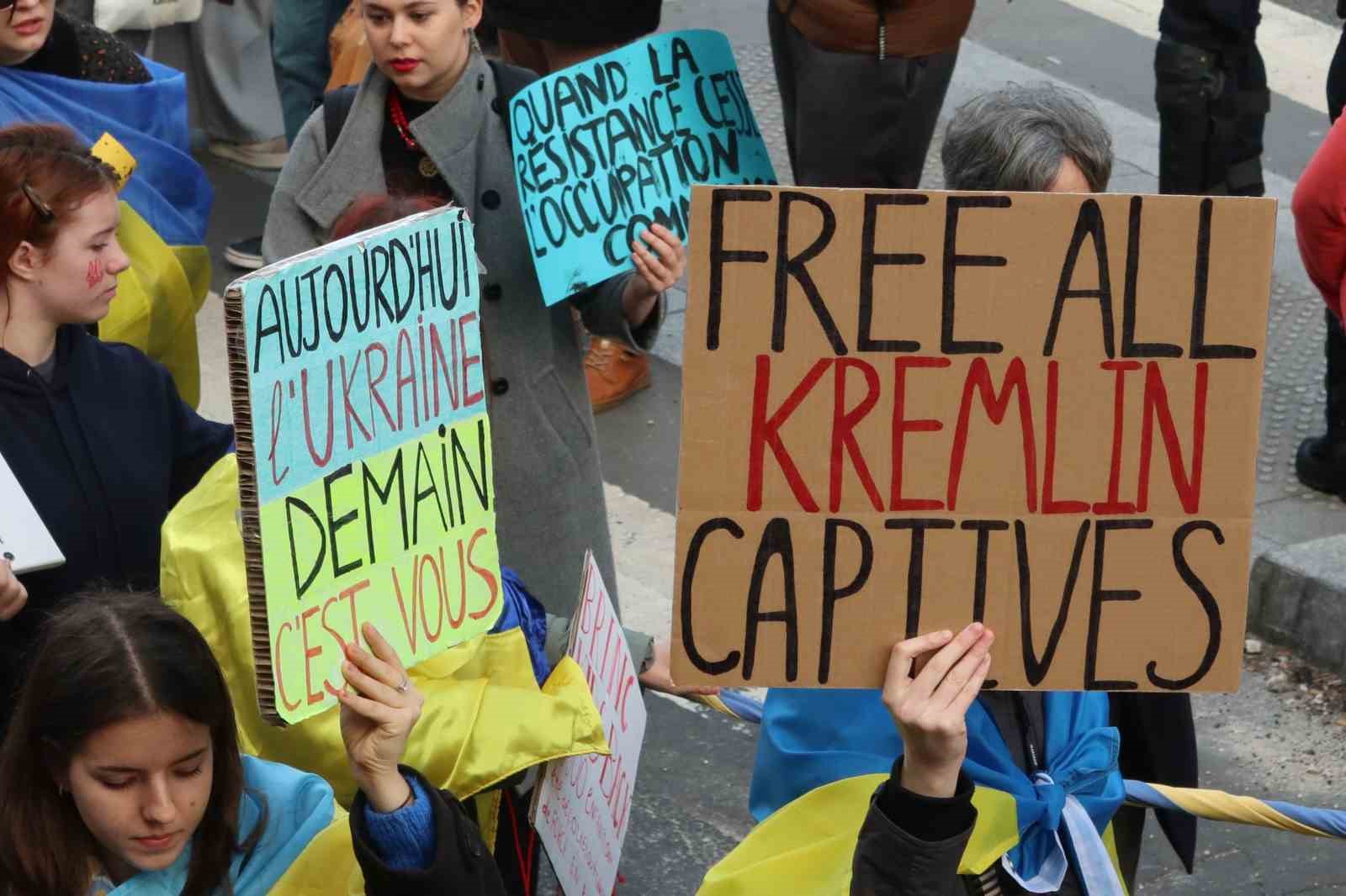 Paris’te Ukrayna’ya destek yürüyüşü
Paris’te Ukrayna’ya destek yürüyüşü