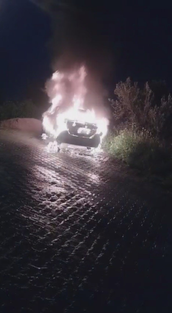 Park halindeki otomobili benzin döküp yakan, araç sahibinin yeğeni çıktı
