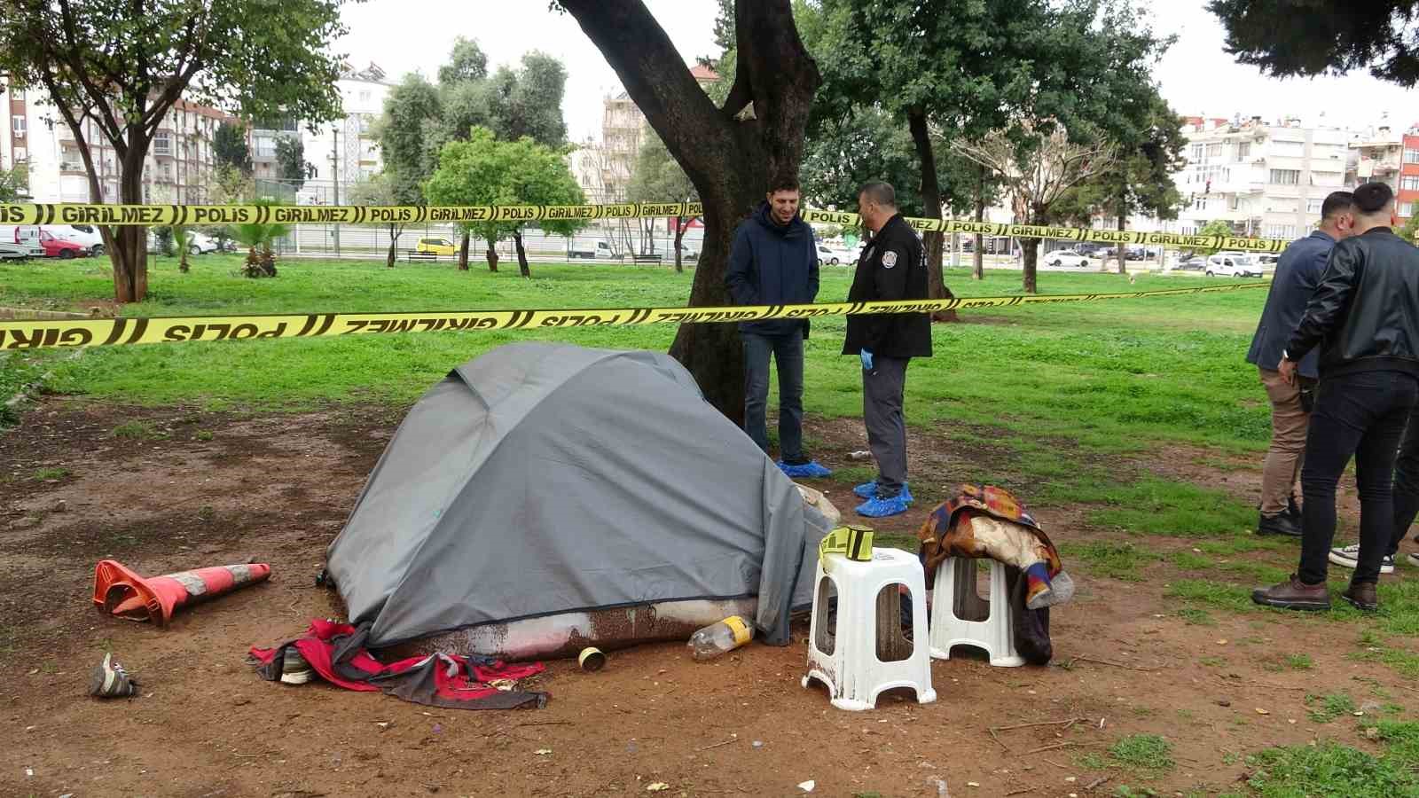 Parka kurduğu çadırda yaşayan adam ölü bulundu
