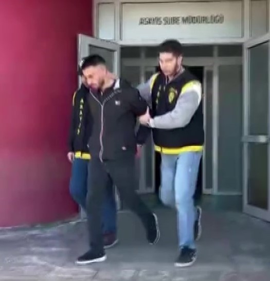 Parke taşıyla camları kırıp iş yerini soyanlar tutuklandı
