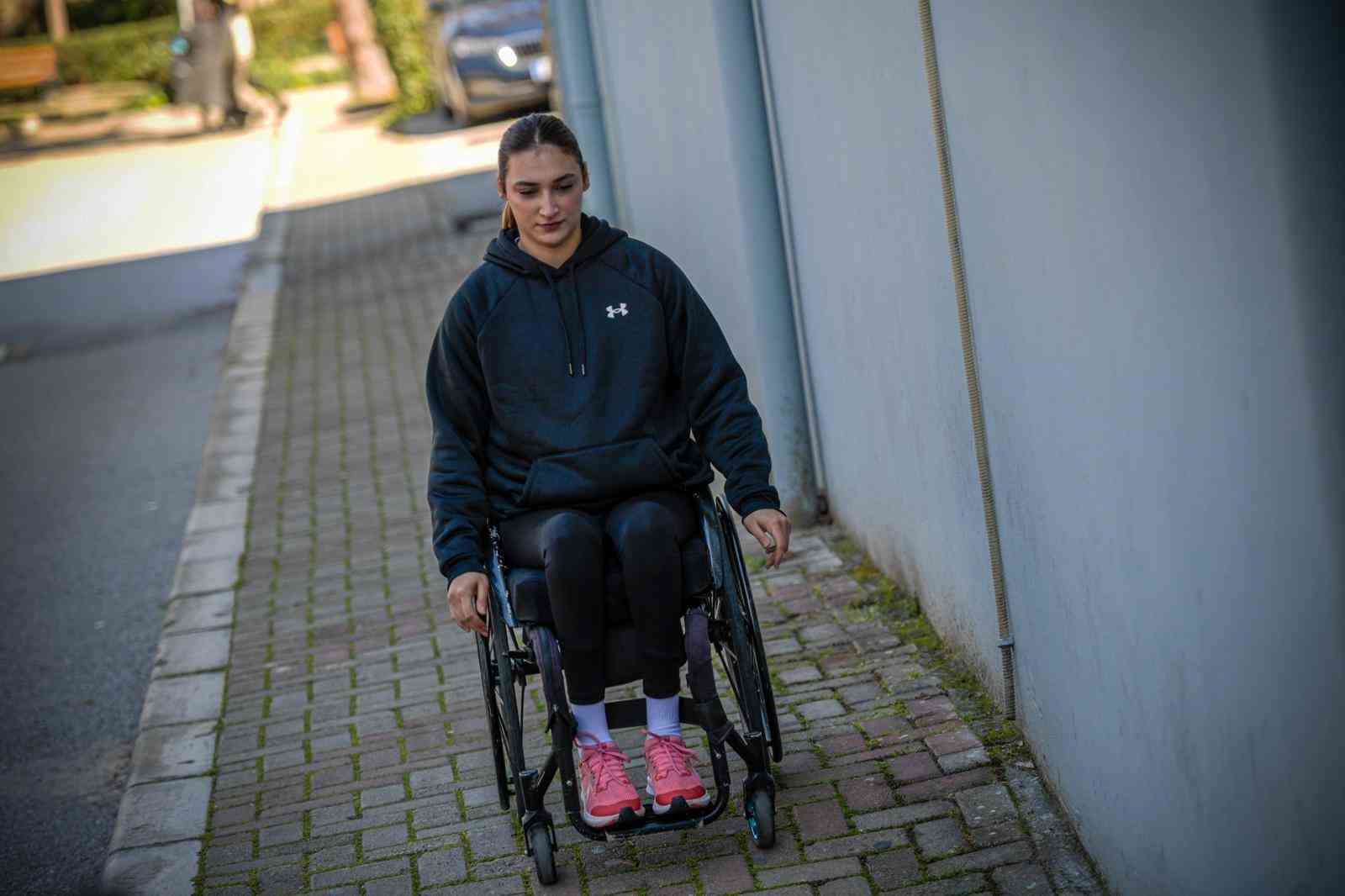 Parkede azmin ve mücadelenin simgesi: Medine Alper
