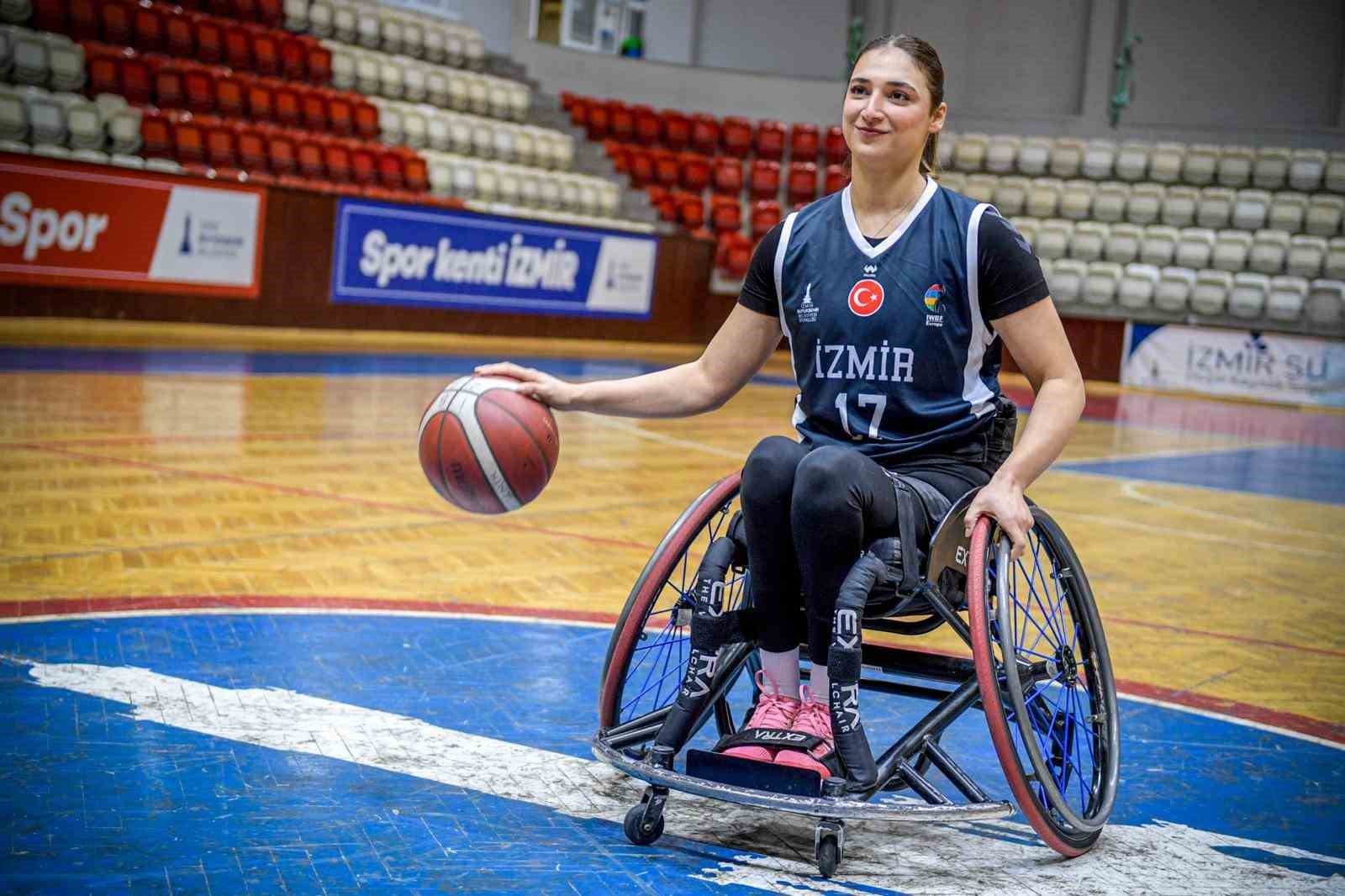 Parkede azmin ve mücadelenin simgesi: Medine Alper
