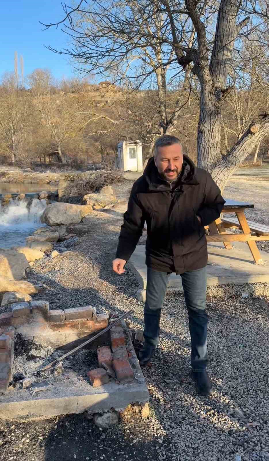 Parklardan sonra mesire alanına da zarar verdiler
